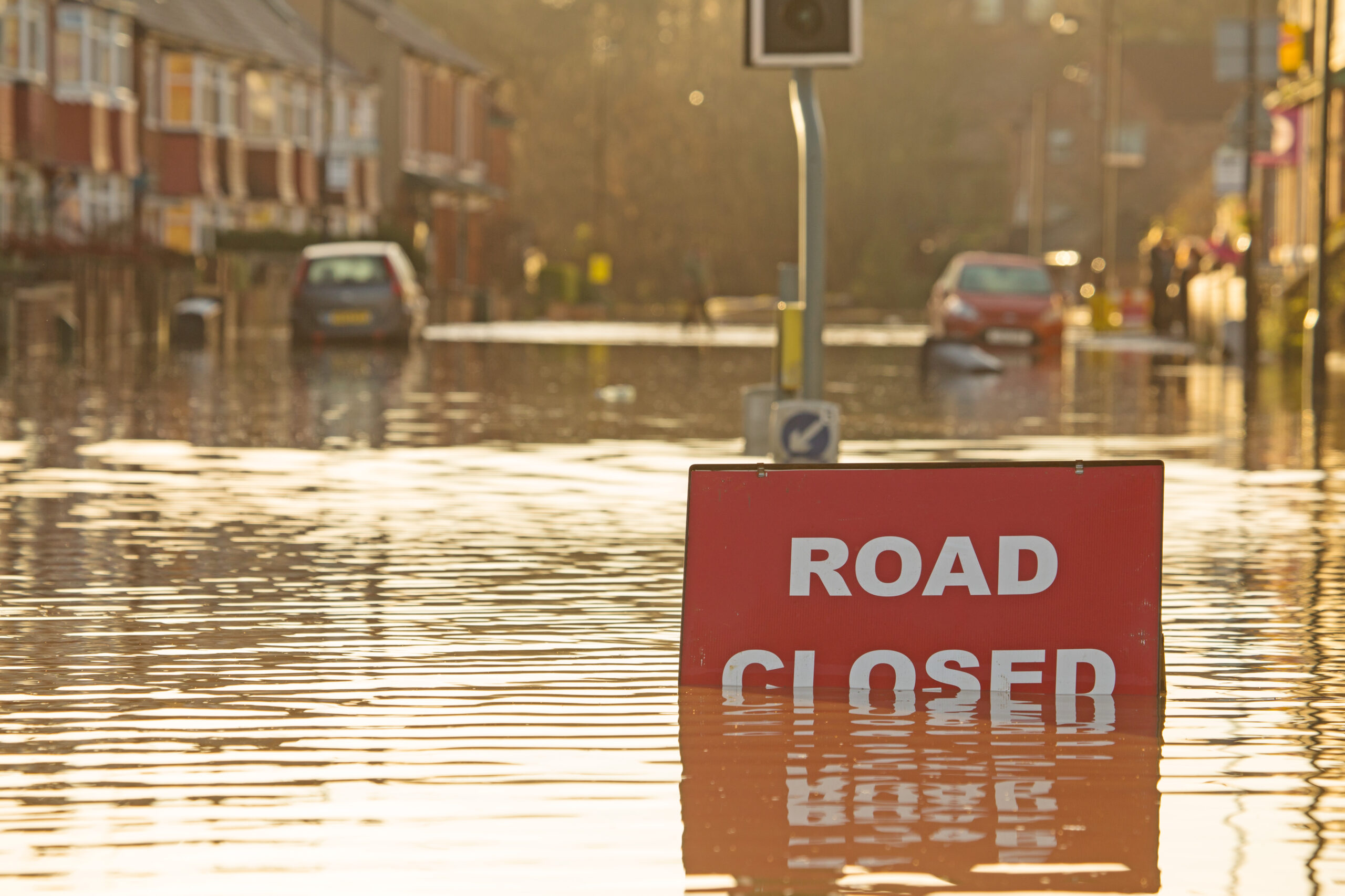 A,'road,Closed',Sign,Partially,Covered,In,Flood,Water,Lit